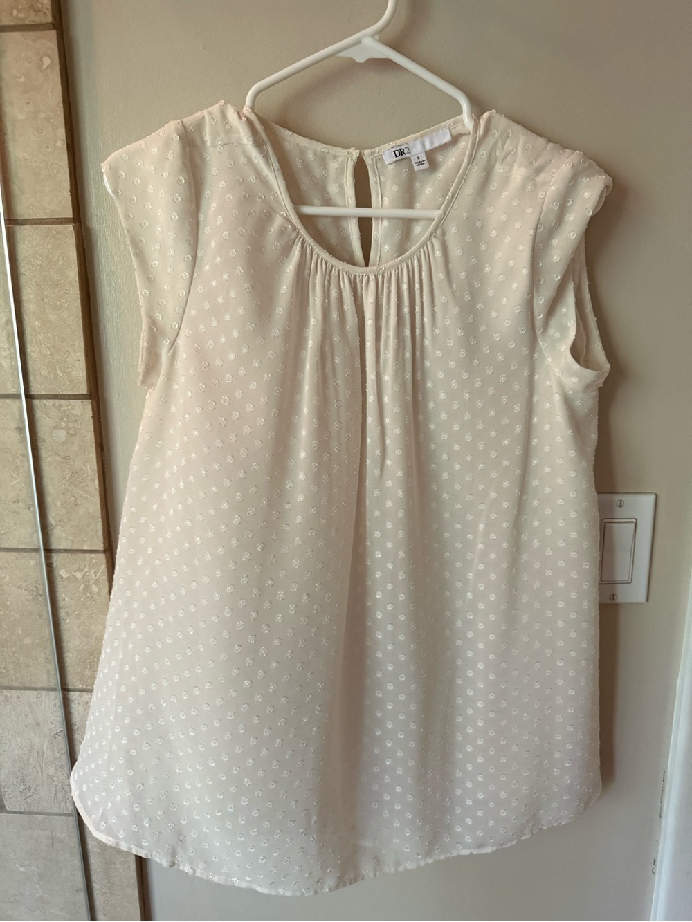 DR2 Cream Cap Sleeve Swiss Dot Blouse size small